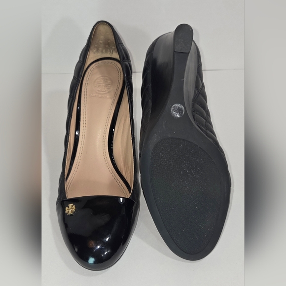 TORY BURCH CLAREMONT QUILTED LRATGER WEDGE PUMPS. - Picture 6 of 8